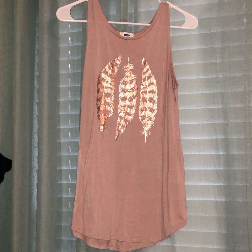 Cute Old Navy tank top with gold feathers